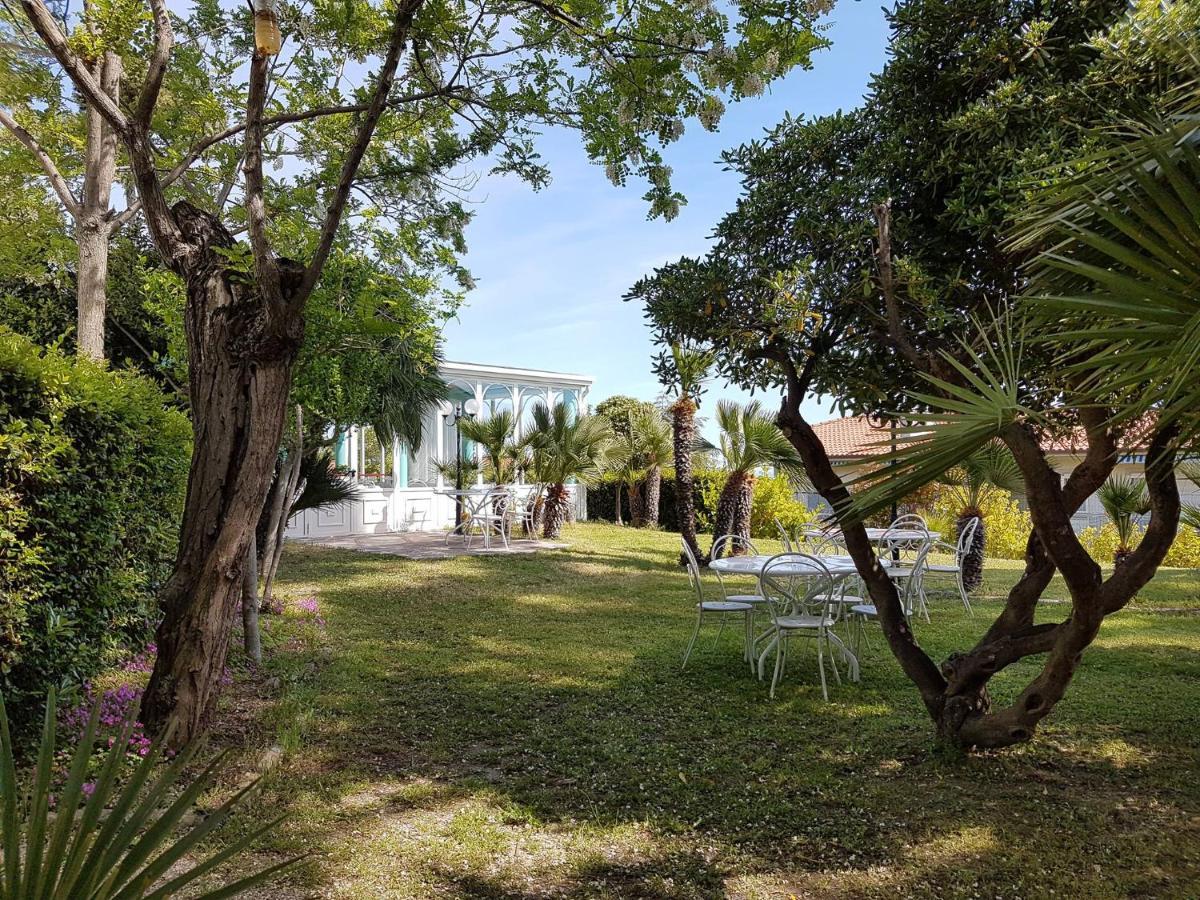Villa Arlini Пинето Екстериор снимка