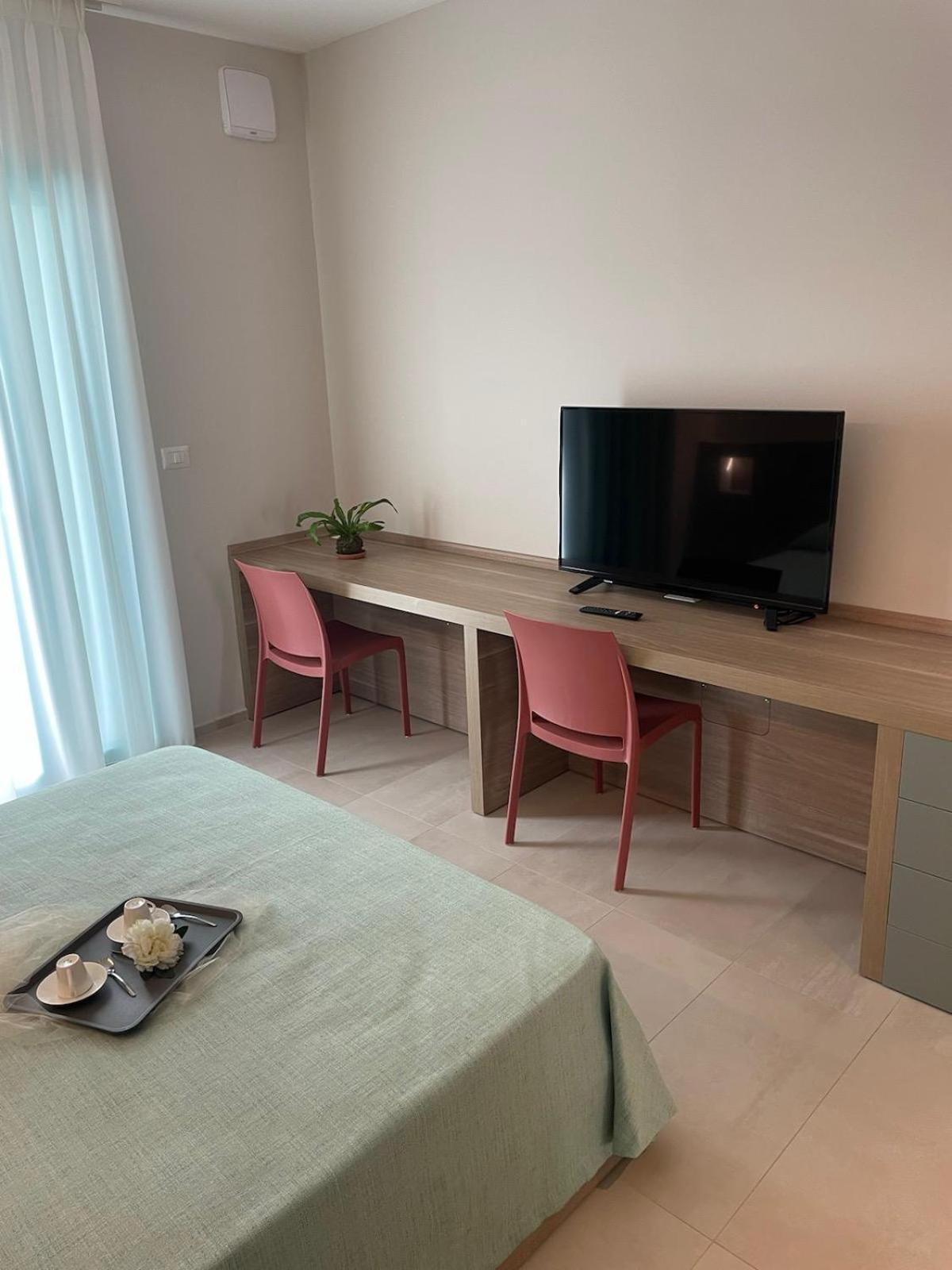 Villa Arlini Пинето Екстериор снимка